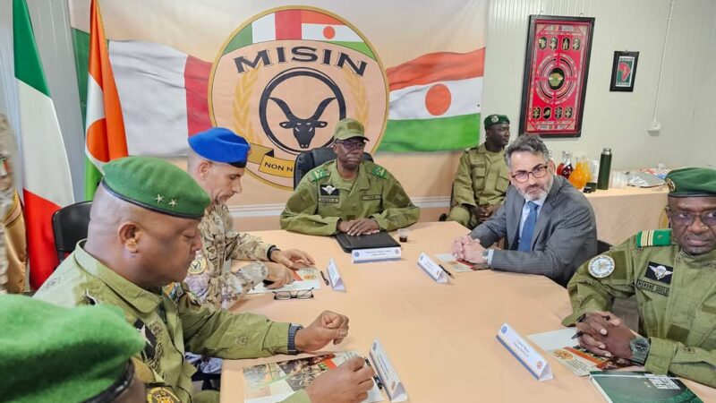 Niger : Visite du Ministre de la Défense Nationale au chantier du Centre d’Expertise de Médecine Aéronautique. (CEMEDAN)