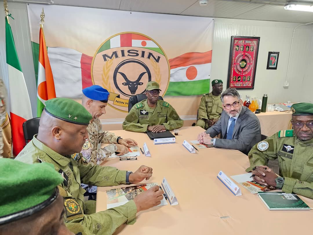 Niger : Visite du Ministre de la Défense Nationale au chantier du Centre d’Expertise de Médecine Aéronautique. (CEMEDAN)