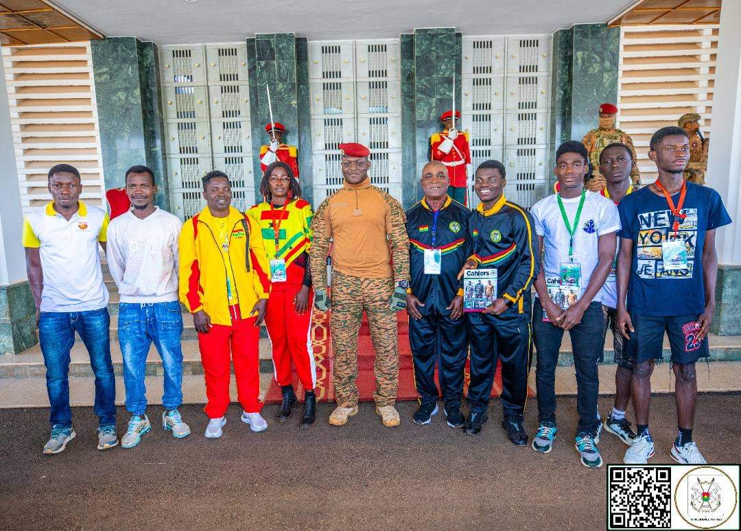 Tour cycliste international du Faso : le Chef de l’Etat salue l’amitié et la fraternité des pays participants