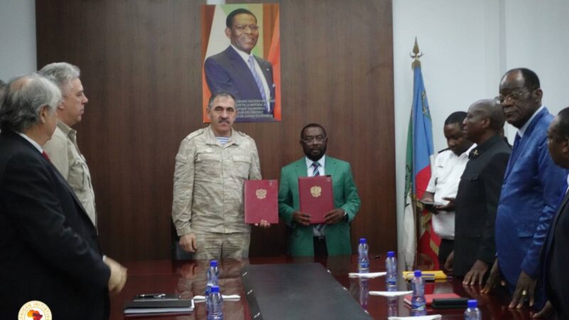 Coopération : le vice-ministre russe 🇷🇺de la Défense, M. Evkourov, signe des accords de coopération militaire avec la Guinée équatoriale