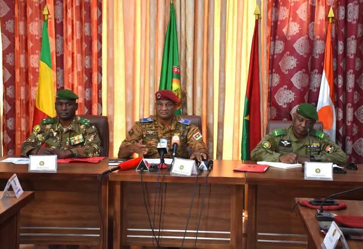 Vers une défense souveraine et collective : l’AES trace les lignes de sa future force commune à Ouagadougou