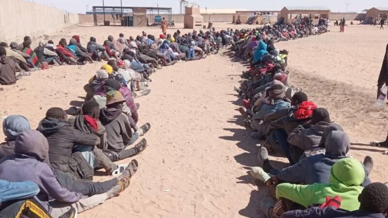 Afflux massif de migrants expulsés d’Algérie à Assamaka : Un melting-pot de détresses dans le désert nigérien Un convoi de camions transportant 1 141 migrants expulsés d’Algérie a atteint, samedi 19 avril, le Point Zéro d’Assamaka, localité nigérienne frontalière