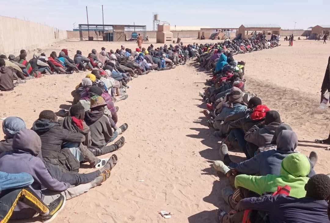 Afflux massif de migrants expulsés d’Algérie à Assamaka : Un melting-pot de détresses dans le désert nigérien Un convoi de camions transportant 1 141 migrants expulsés d’Algérie a atteint, samedi 19 avril, le Point Zéro d’Assamaka, localité nigérienne frontalière