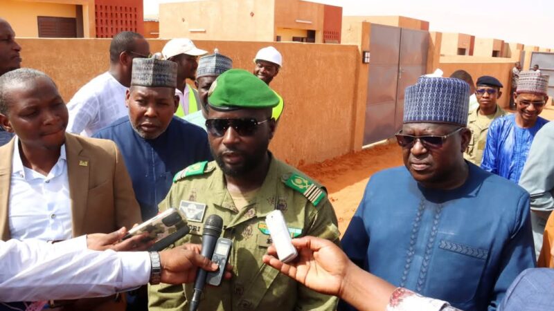 Niamey : Le Ministre de l’urbanisme sur deux chantiers de construction de 258 logements sociaux