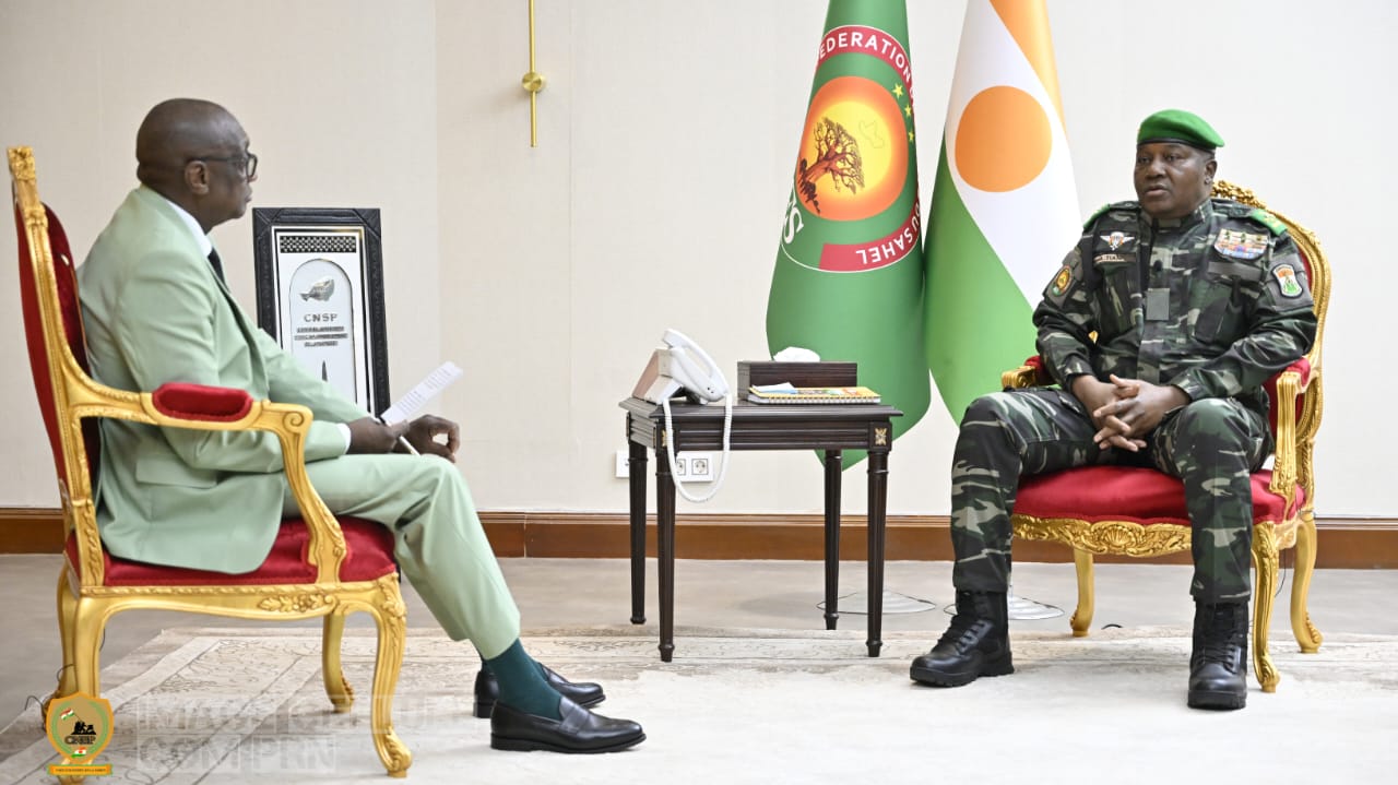 Niger : entre souveraineté retrouvée et menaces extérieures Dans une interview exclusive, le président Tiani accuse l’Occident de soutenir le terrorisme et appelle à l’unité nationale