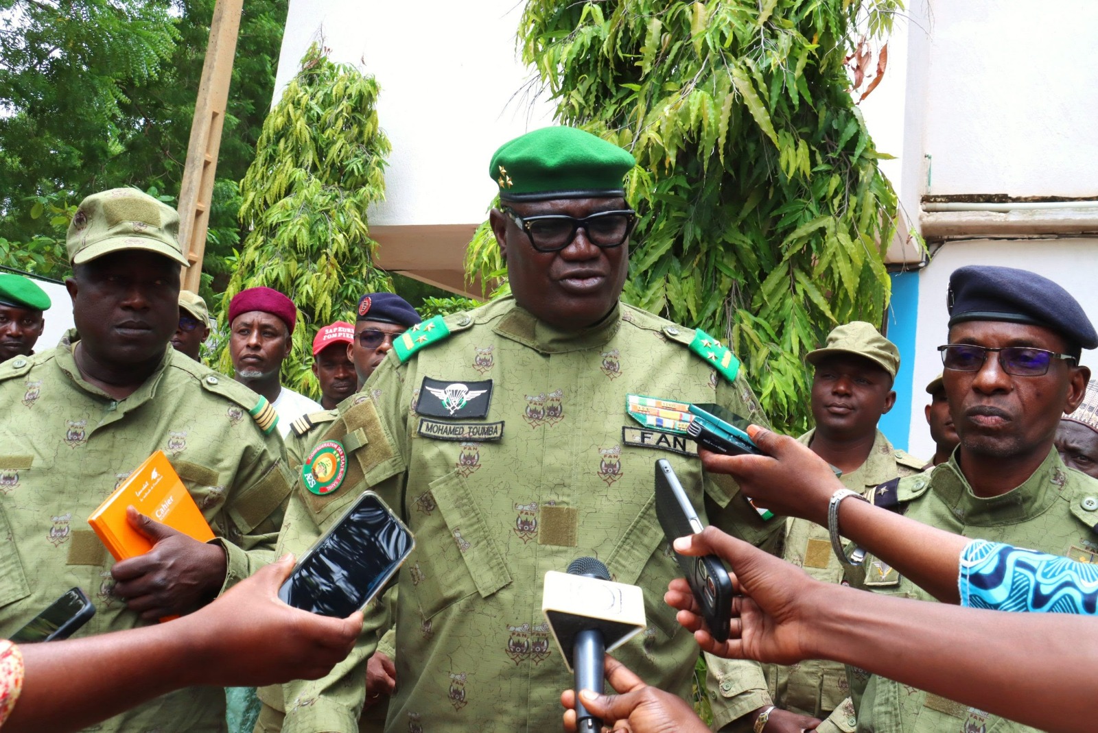 Niger : Le Ministre d’Etat Mohamed Toumba visite la Direction Générale de l’État Civil et la Direction de la Protection Civile