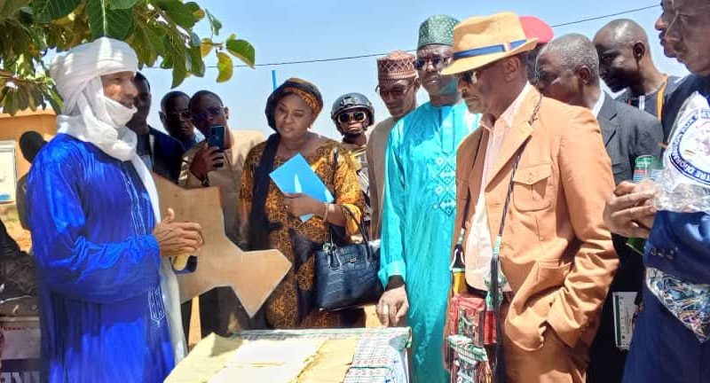 Tahoua : Le Ministre de l’Enseignement et de la Formation Technique et Professionnelle visite plusieurs établissements scolaires et services relevant de son département ministériel