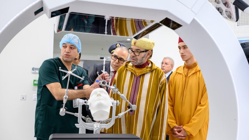 Maroc : Sa Majesté le Roi inaugure le Complexe Hospitalo-Universitaire International Mohammed VI de Rabat et donne Ses Hautes Instructions pour l’ouverture du Centre Hospitalo-Universitaire Mohammed VI d’Agadir