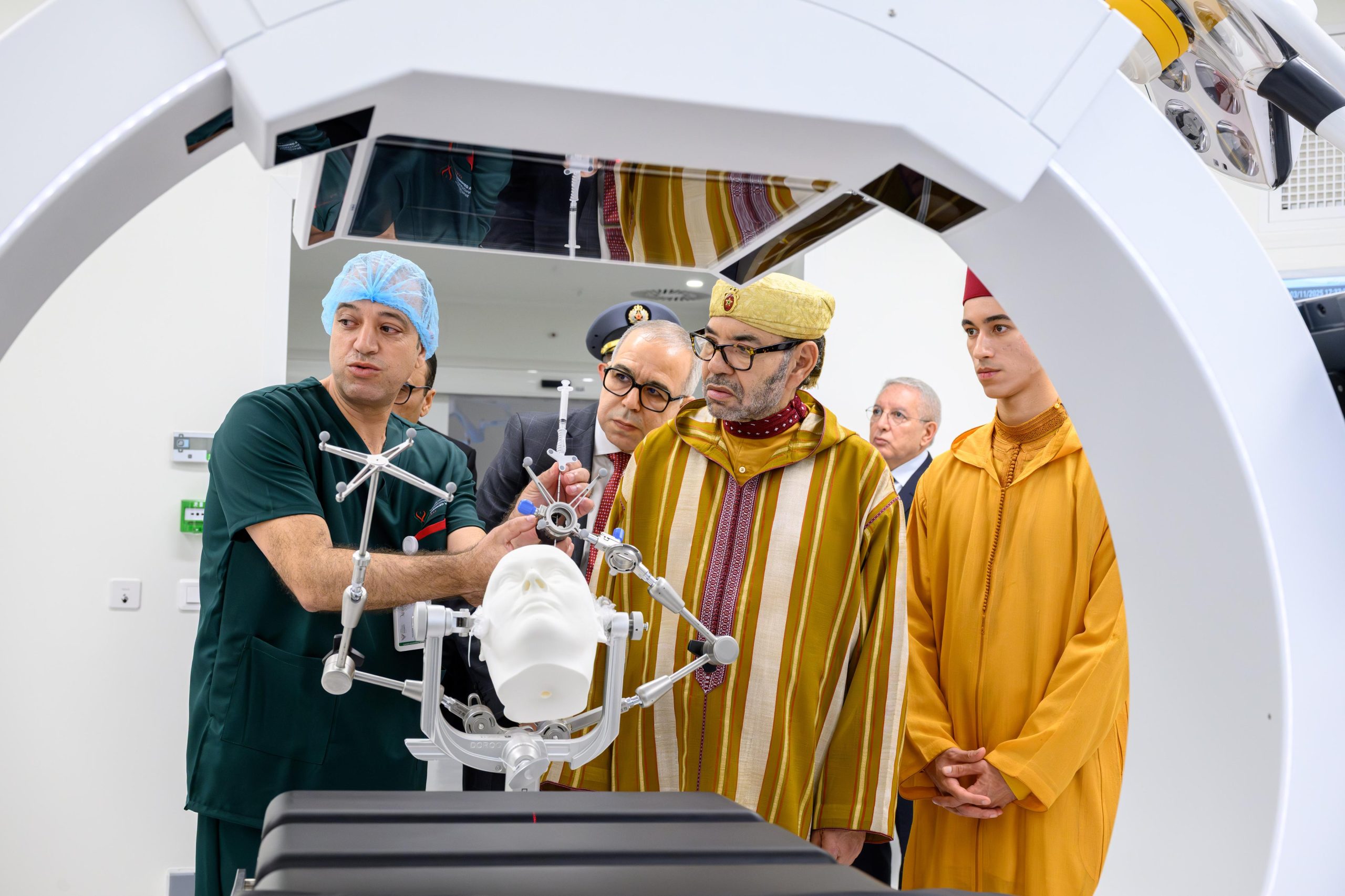 Maroc : Sa Majesté le Roi inaugure le Complexe Hospitalo-Universitaire International Mohammed VI de Rabat et donne Ses Hautes Instructions pour l’ouverture du Centre Hospitalo-Universitaire Mohammed VI d’Agadir