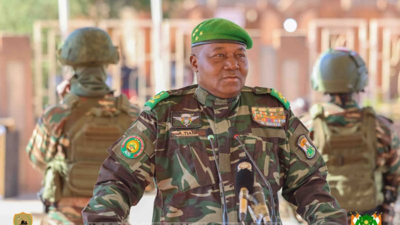 #Niger🇳🇪 #Visite #Président #DossoLe Président  de la Republique a animé un meeting populaire  à Dosso , le dimanche 9 novembre 2025.La  mobilisation était  exceptionnelle de la population à la tribune officielle.