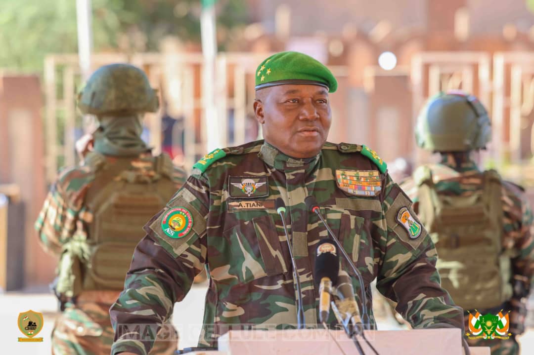 #Niger🇳🇪 #Visite #Président #DossoLe Président de la Republique a animé un meeting populaire à Dosso , le dimanche 9 novembre 2025.La mobilisation était exceptionnelle de la population à la tribune officielle.