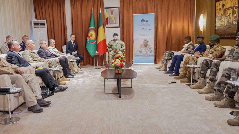 #Mali🇲🇱Le Président Assimi GOÏTA reçoit une délégation russe Le Président de la Transition, Son Excellence Le Général d’Armée Assimi GOÏTA, Chef de l’État et Chef suprême des Armées, a accordé une audience, ce mardi 11 novembre 2025, à une importante délégation de la Fédération de Russie conduite par le Vice-Ministre de la Défense.