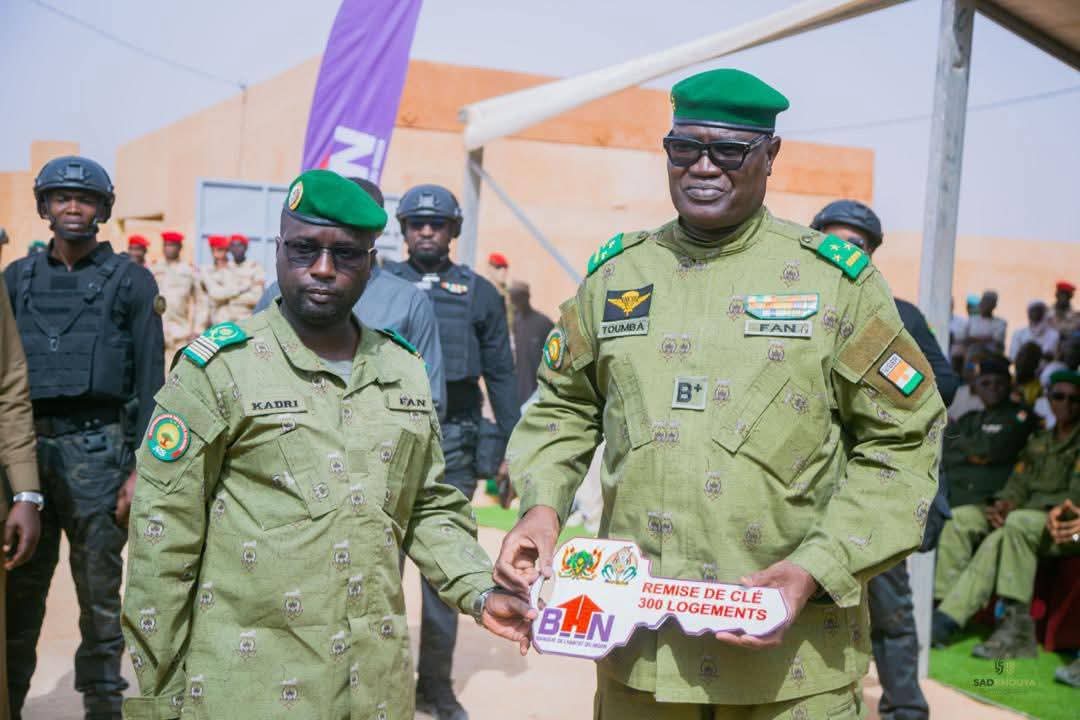 Niger /Logements sociaux : 300 agents de la Garde nationale du Niger reçoivent les clés de leurs habitations à Niamey