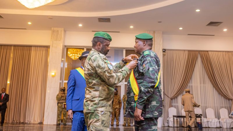 Collège des Chefs d’État de l’AES : Décoration des Présidents du Burkina Faso et du Niger à Koulouba