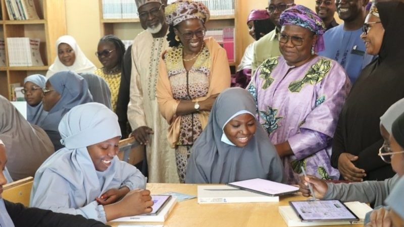 Le Niger lance le déploiement national des bibliothèques numériques scolaires