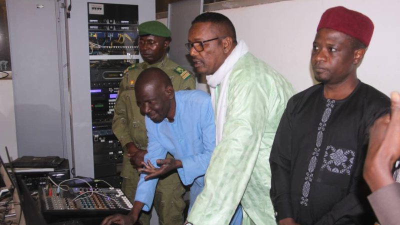 Le Président de l’ Observatoire National de la Communication ONC en visite à la Radio Assemblée « La Voix de l’Hémicycle »