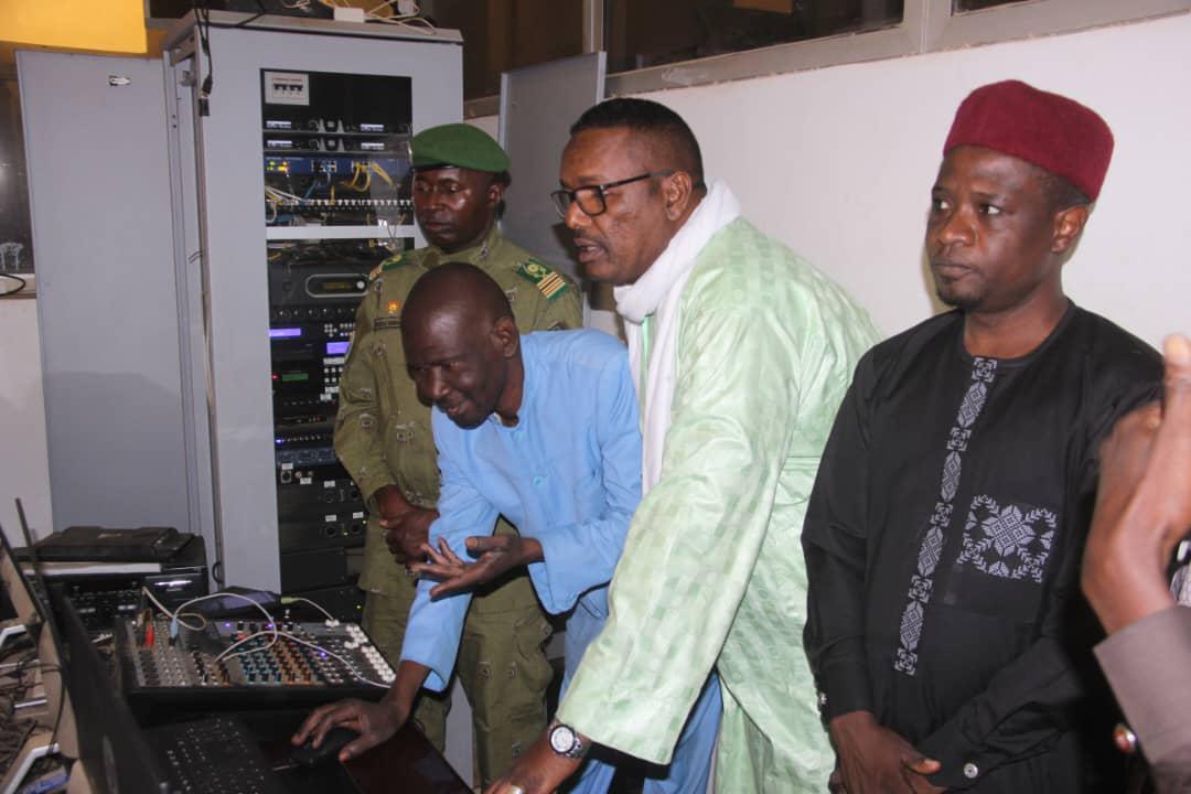 Le Président de l’ Observatoire National de la Communication ONC en visite à la Radio Assemblée « La Voix de l’Hémicycle »