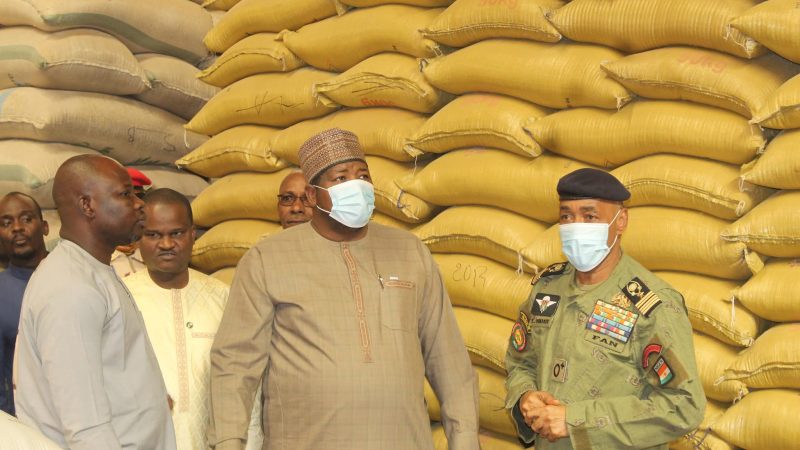 Niger 🇳🇪 /Souveraineté alimentaire : le Ministre du Commerce et de l’Industrie en visite de travail à l’OPVN de Niamey