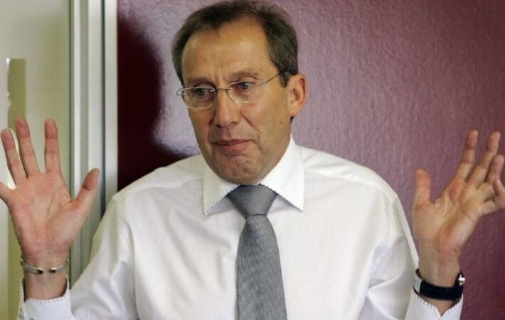 Raymond Hack, ancien président de la Commission disciplinaire de la Confédération africaine de football (CAF), a critiqué les sanctions prononcées à la suite des incidents ayant accompagné la finale africaine entre le Maroc et le Sénégal, tenant l’entraîneur sénégalais Pape Thiaw pour largement responsable de ce qui s’est produit.