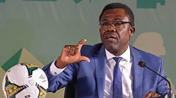 Le président de la Confédération africaine de football « occupe illégalementson poste » et doit partir, selon un haut responsable .