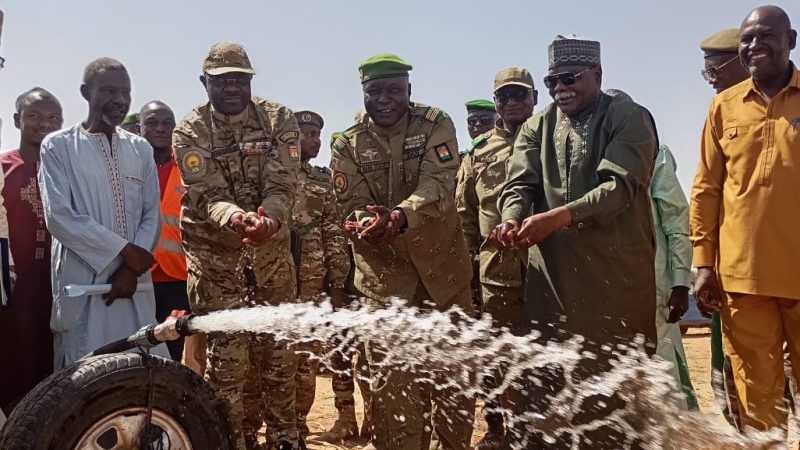 RENFORCEMENT DE L&rsquo;ACCES A L’EAU POTABLE A TERA.Le Ministre MAIZAMA Abdoulaye conduit une mission de supervision des travaux de renforcement des capacités de l’adduction d’eau potable de la ville.
