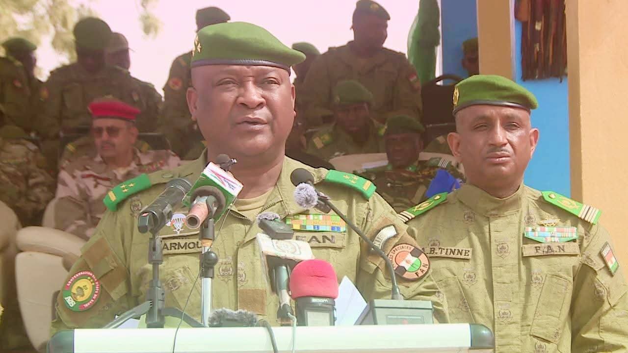 Agadez : Le Chef d’État-Major des Armées préside le baptême de la 19e promotion des sous-officiers d’active à l’ENSOA