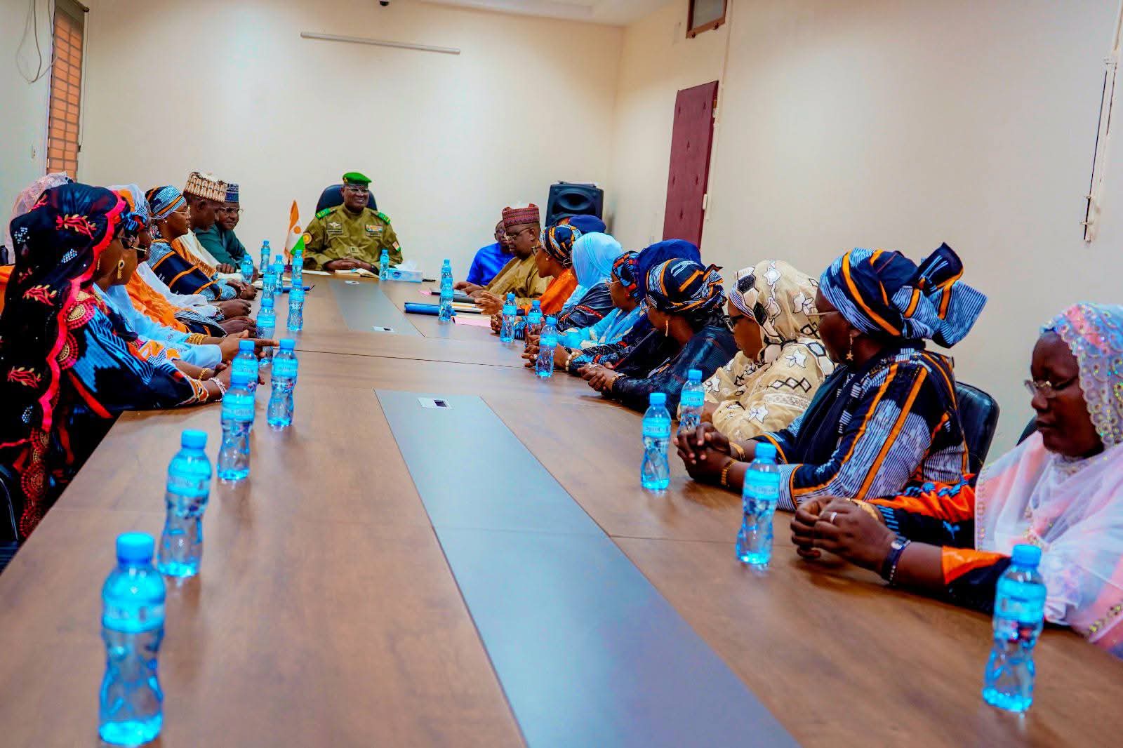 Niger : Le Général Mohamed Toumba échange avec les femmes administratives déléguées sur la gouvernance locale et le leadership féminin